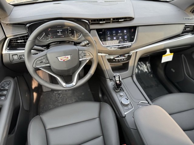 New 2025 Cadillac XT6 Luxury image 12