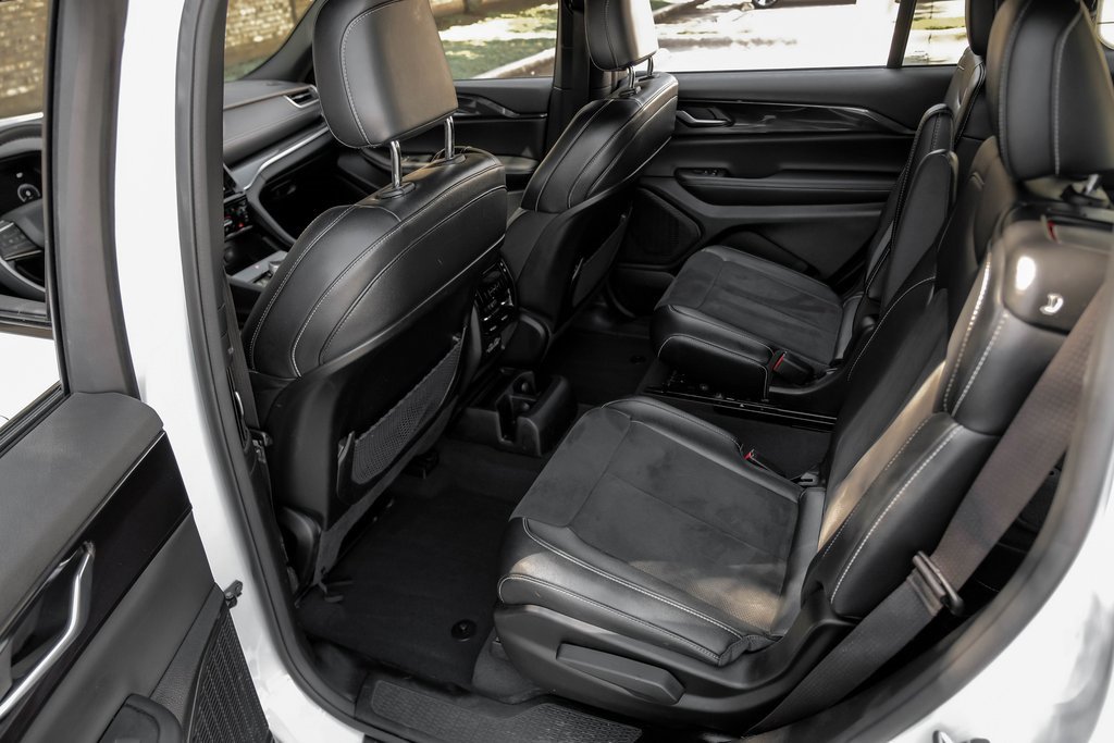 Used 2023 Jeep Grand Cherokee L Laredo image 47
