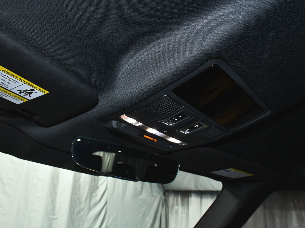 Used 2024 Land Rover Defender 130 X-Dynamic SE image 39