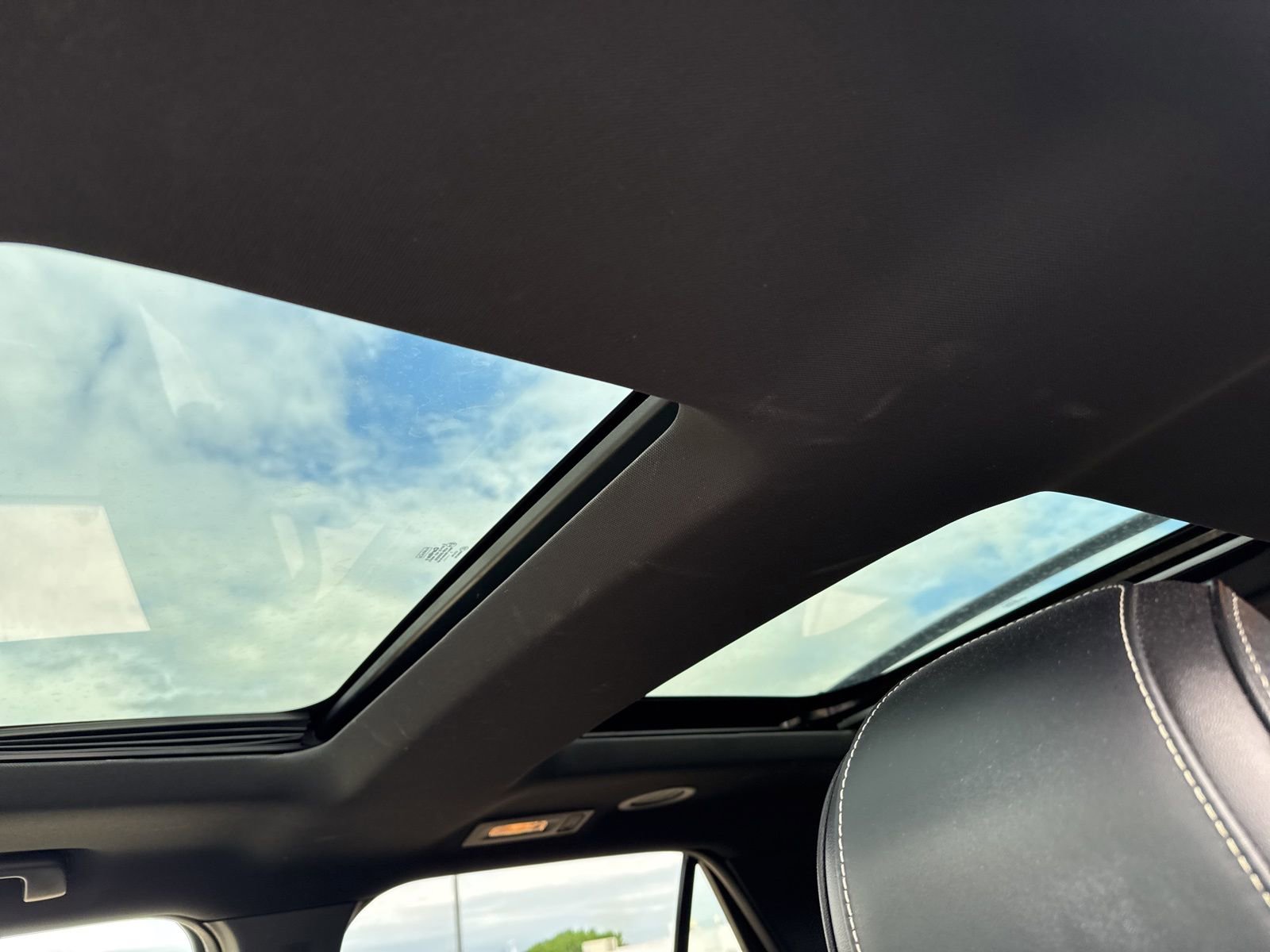 Used 2017 Ford Explorer Platinum image 14