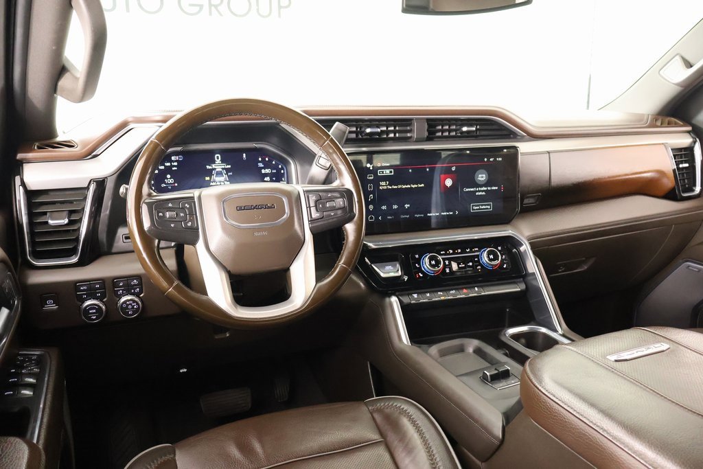 Used 2024 GMC Sierra 3500 Denali image 2