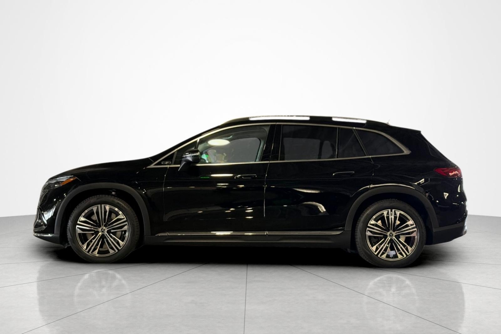 New 2026 Mercedes-Benz EQS 400 4MATIC SUV image 2