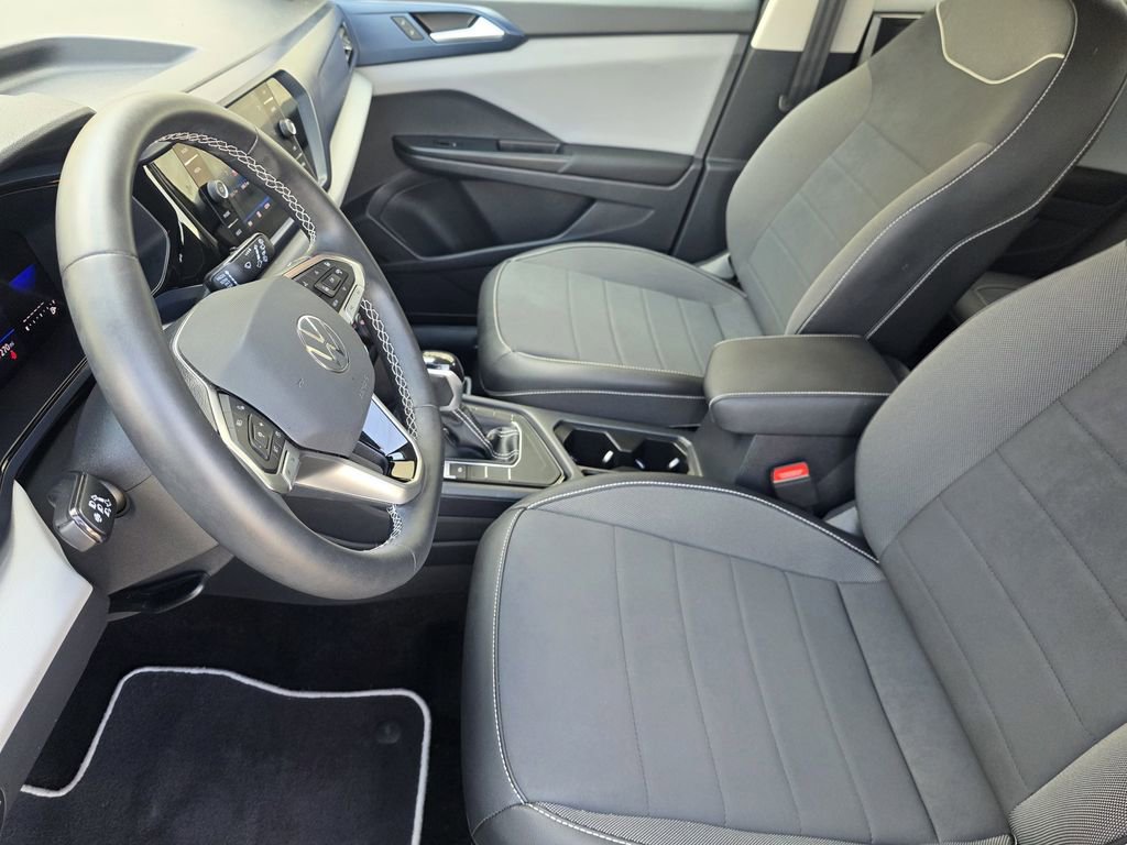 Used 2023 Volkswagen Taos SE FWD image 9