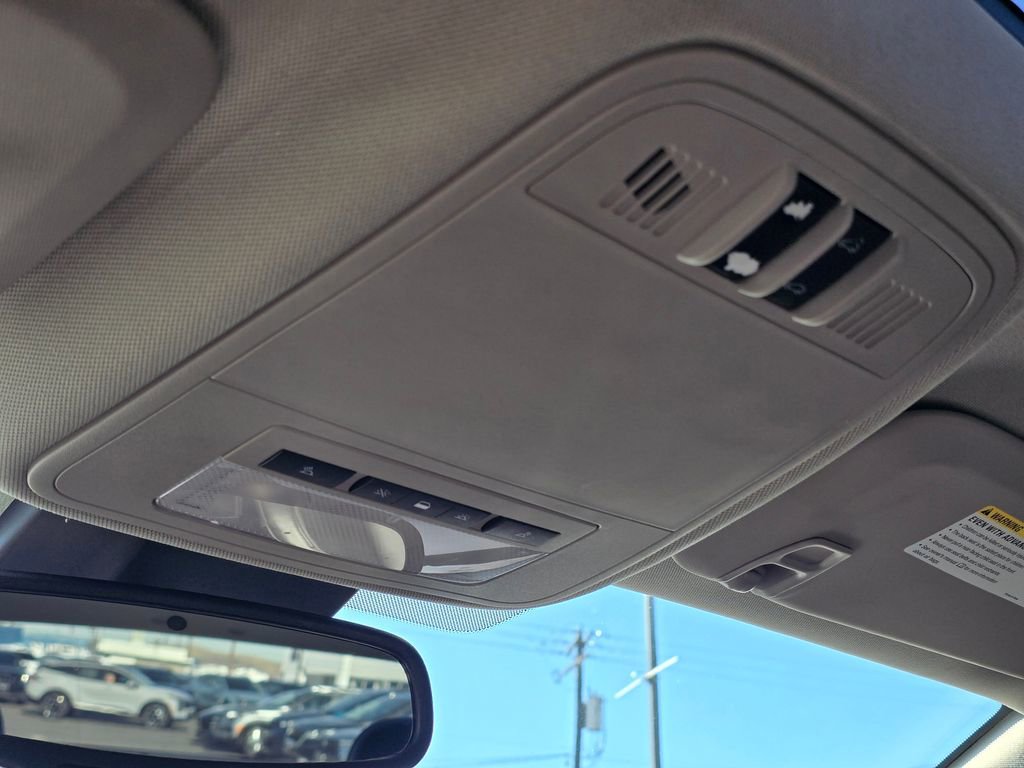 Used 2017 Buick Regal Sport Touring image 32