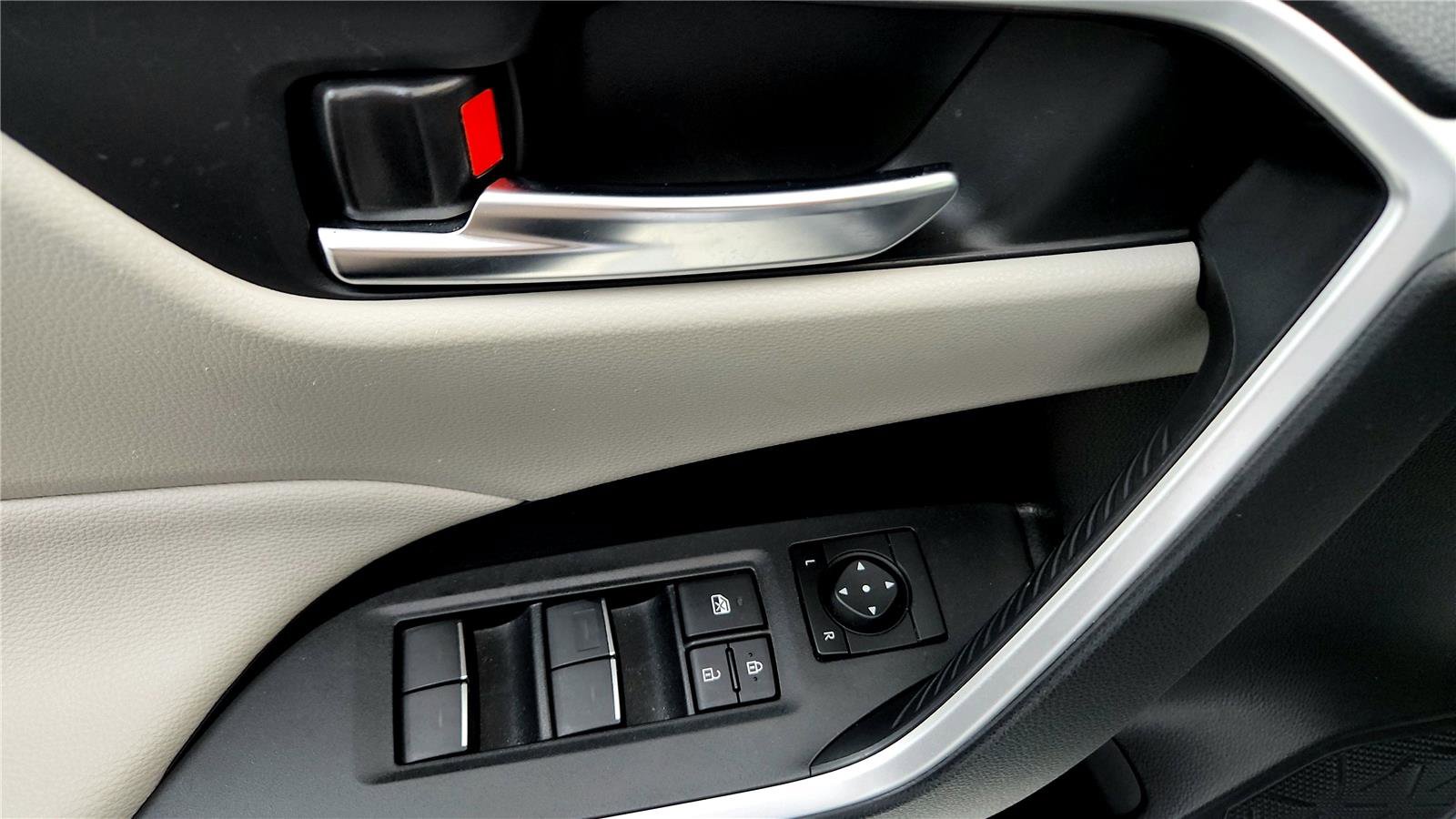 Used 2023 Toyota RAV4 XLE w/ Convenience Package image 23