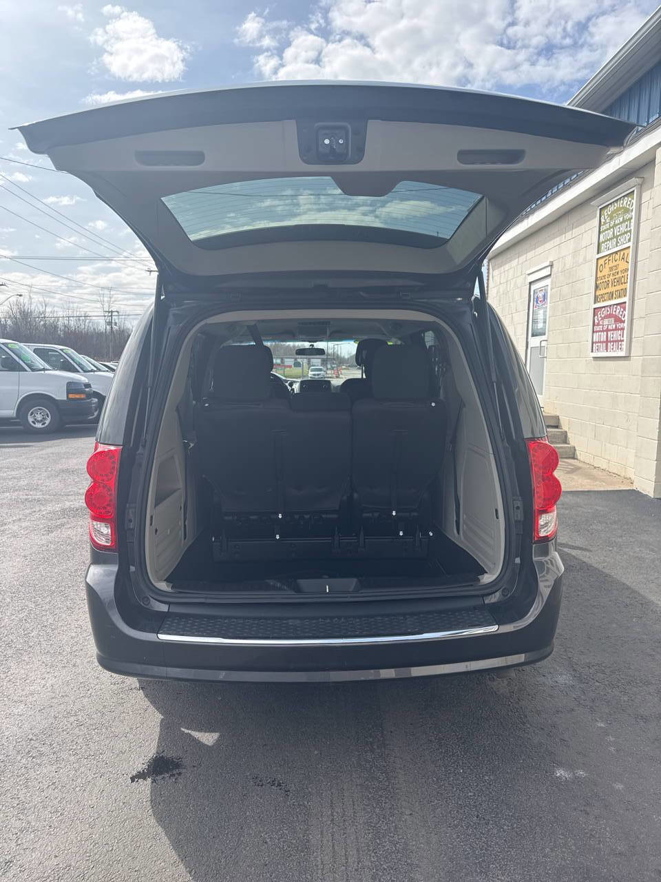 Used 2016 Dodge Grand Caravan SE w/ Quick Order Package 29E SE image 9