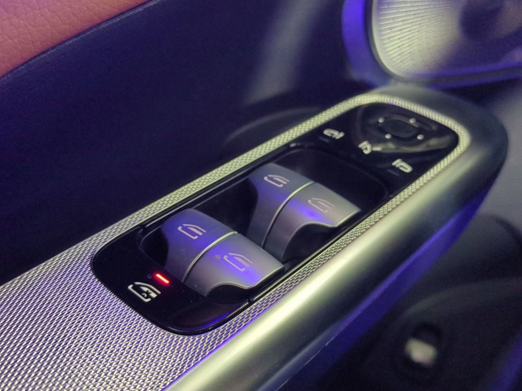 Used 2024 Mercedes-Benz GLC 300 4MATIC image 30