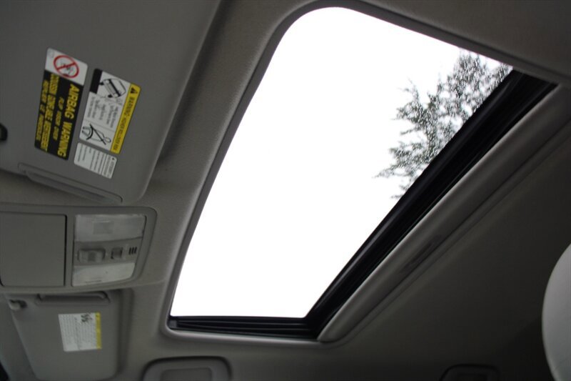 Used 2007 Toyota RAV4 Limited image 9