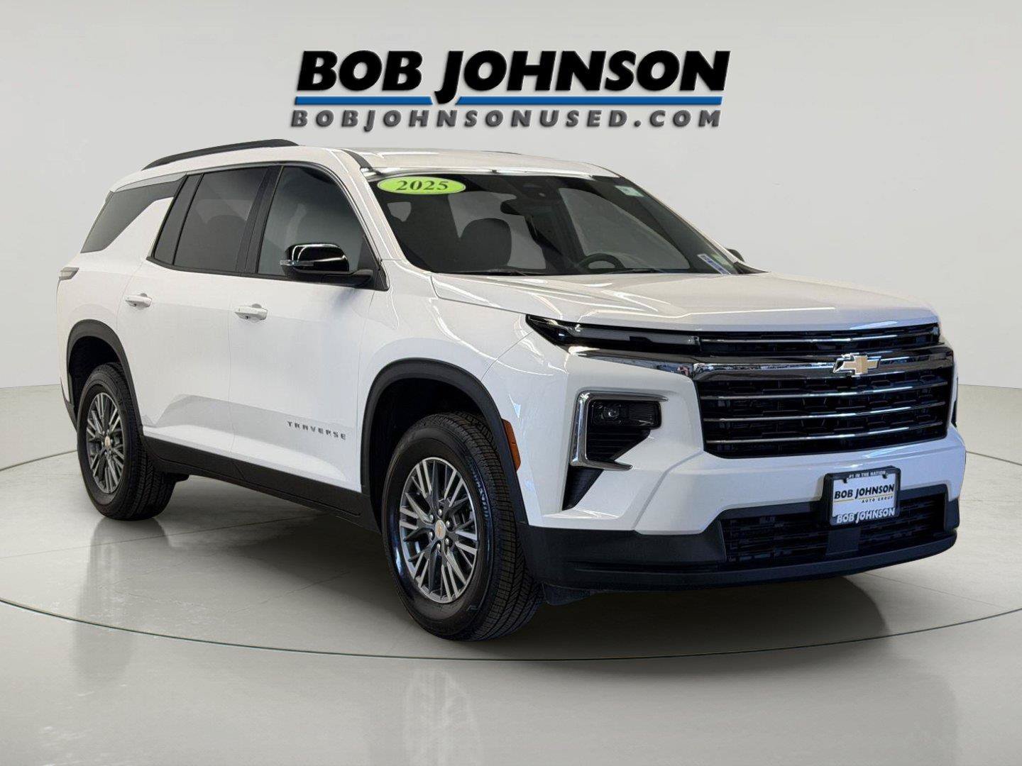 Used 2025 Chevrolet Traverse LT AWD/4WD image 2