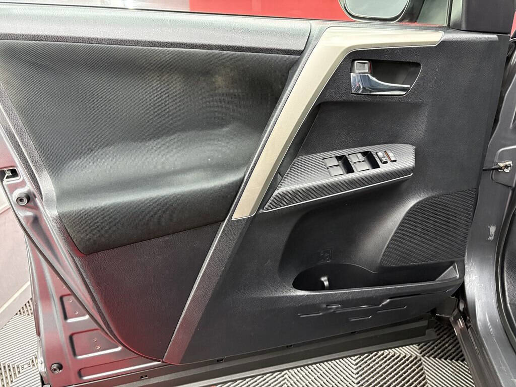 Used 2015 Toyota RAV4 XLE AWD/4WD image 7