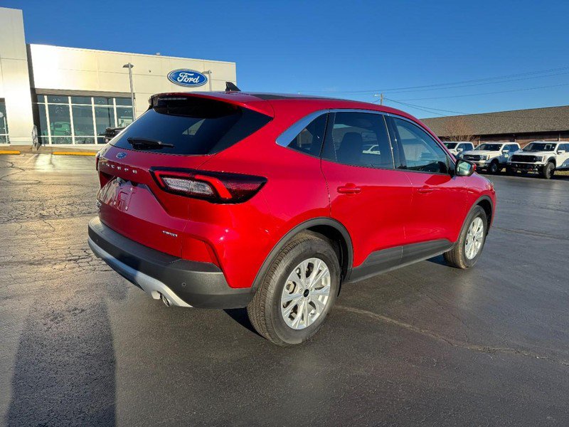 Used 2023 Ford Escape Active w/ Tech Pack #2 AWD/4WD image 3