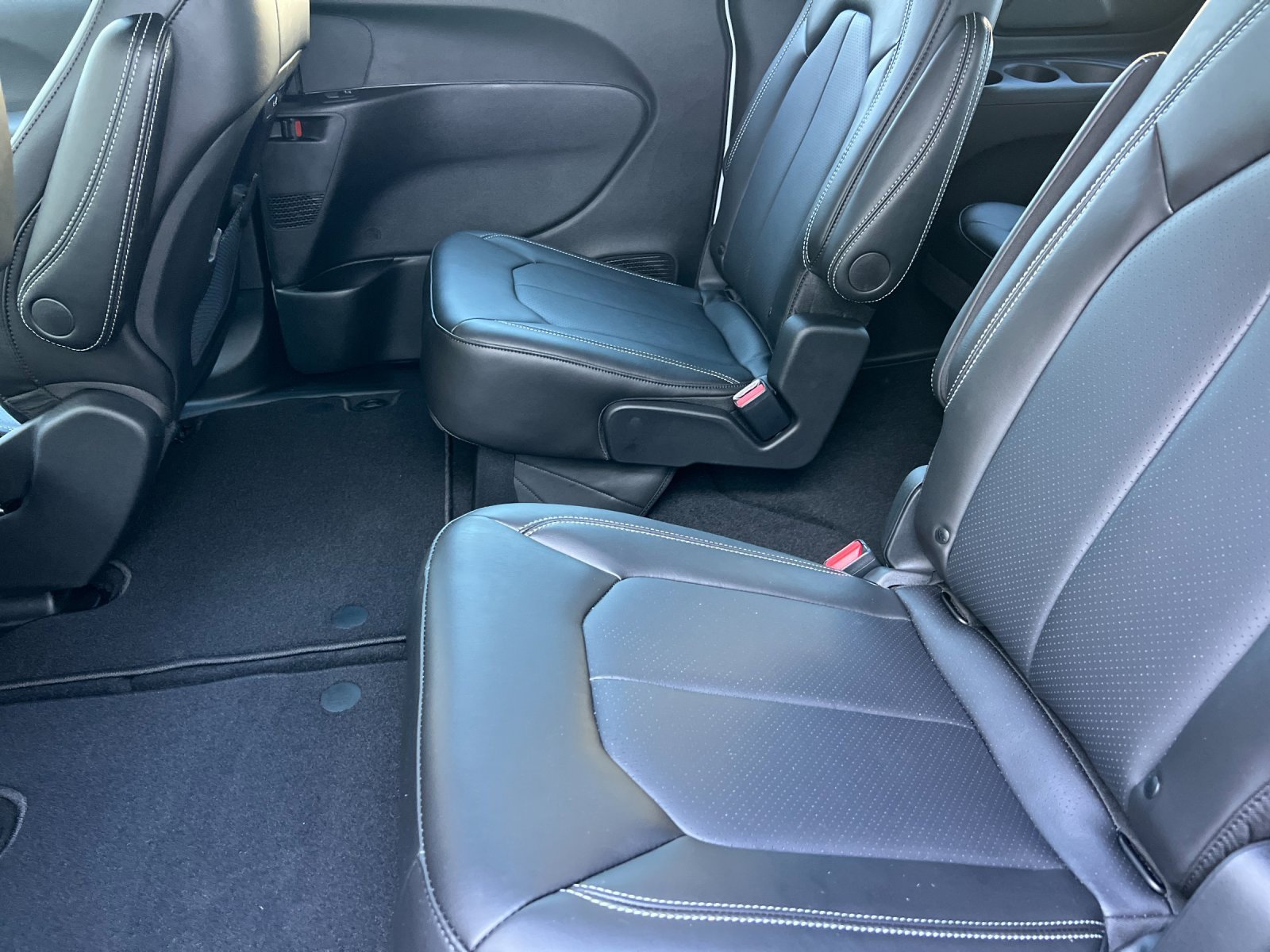 New 2026 Chrysler Pacifica Select image 12