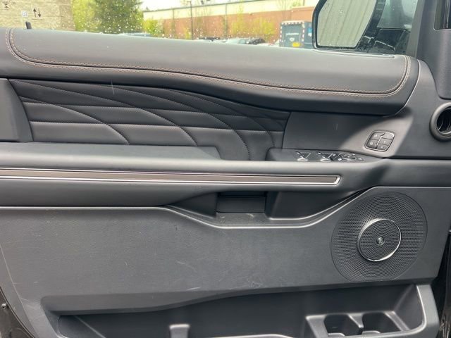 Used 2023 Ford Expedition Platinum AWD/4WD image 23