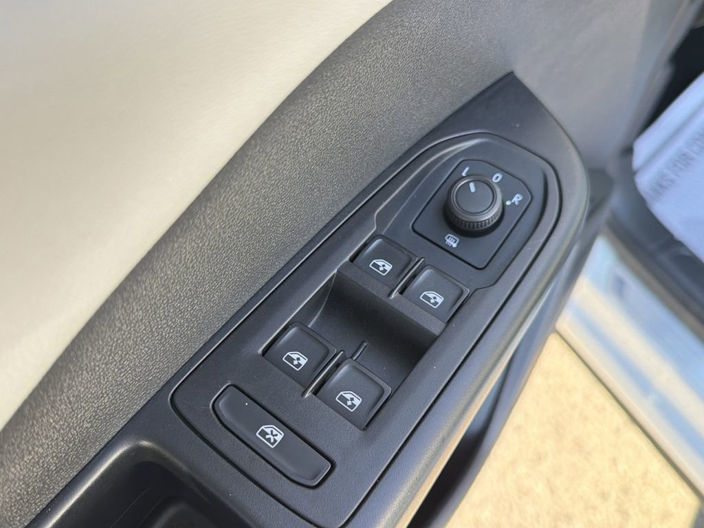 Used 2023 Volkswagen Taos SE image 24