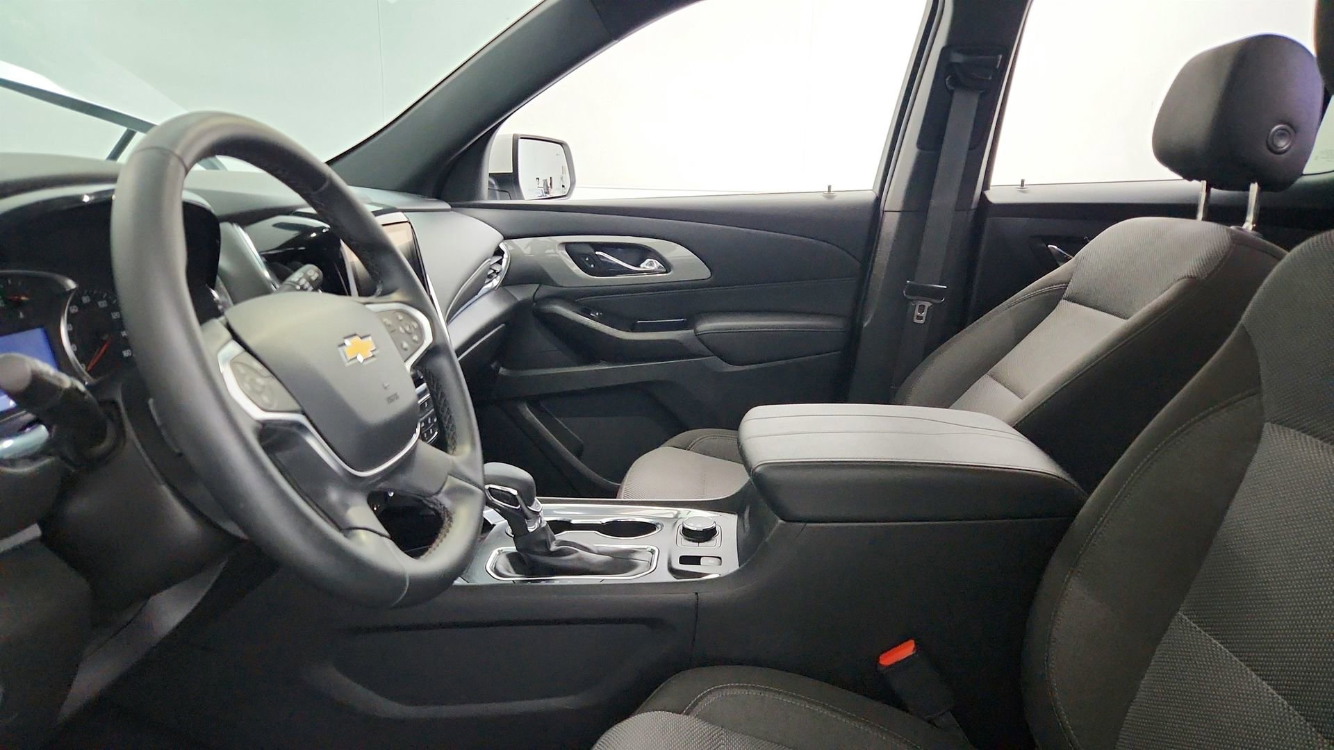 Used 2023 Chevrolet Traverse LT FWD image 17