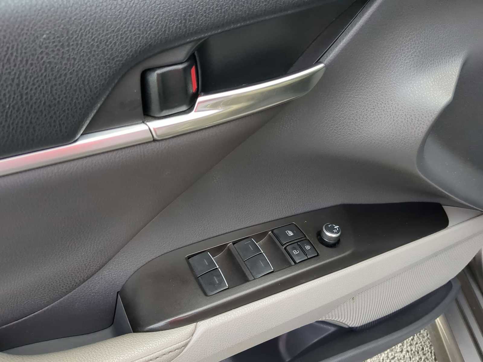 Used 2022 Toyota Camry XSE w/ Navigation Package image 12