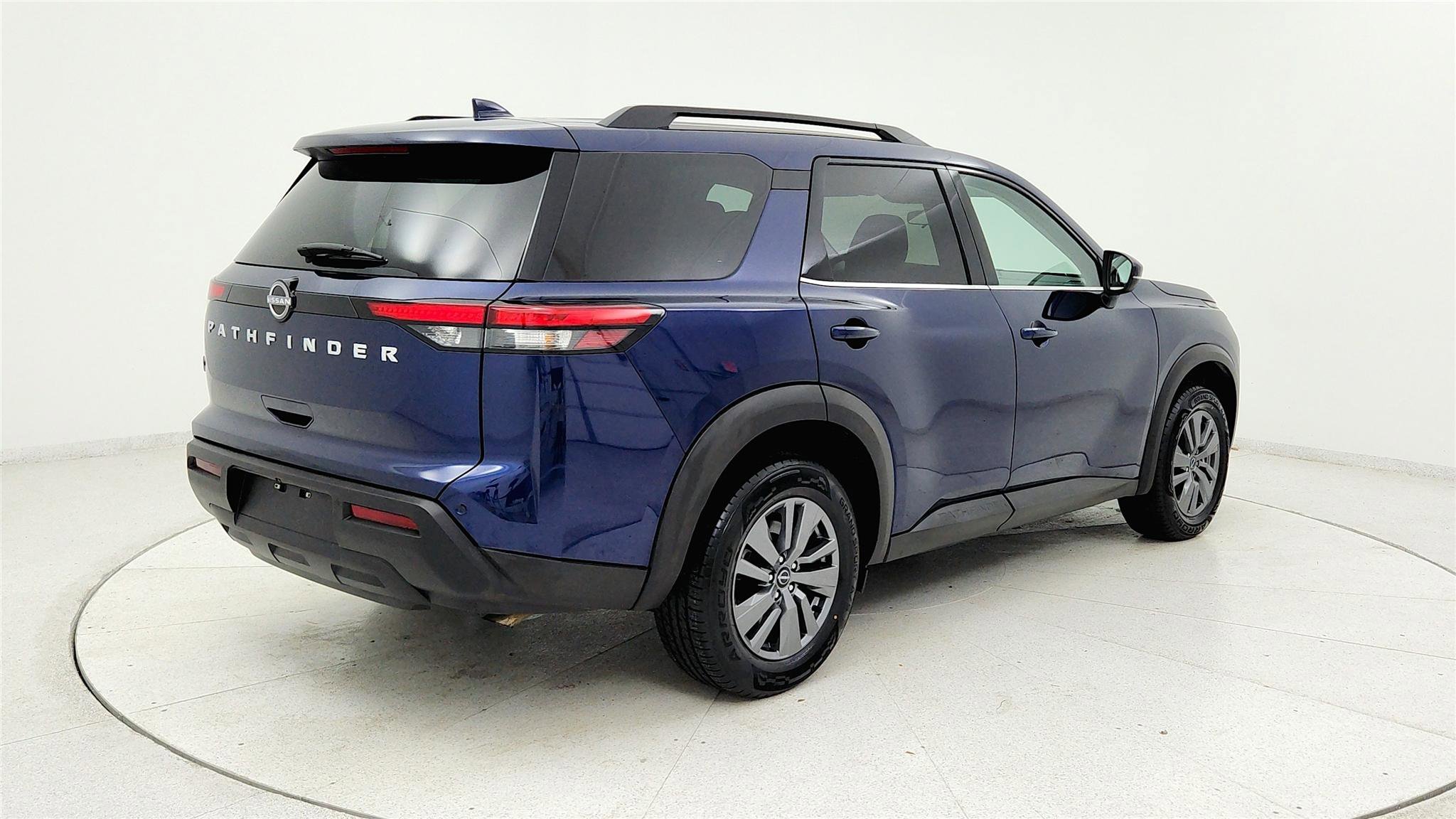 Used 2025 Nissan Pathfinder SV FWD image 5