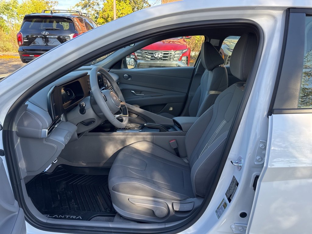 New 2025 Hyundai Elantra Sport image 12