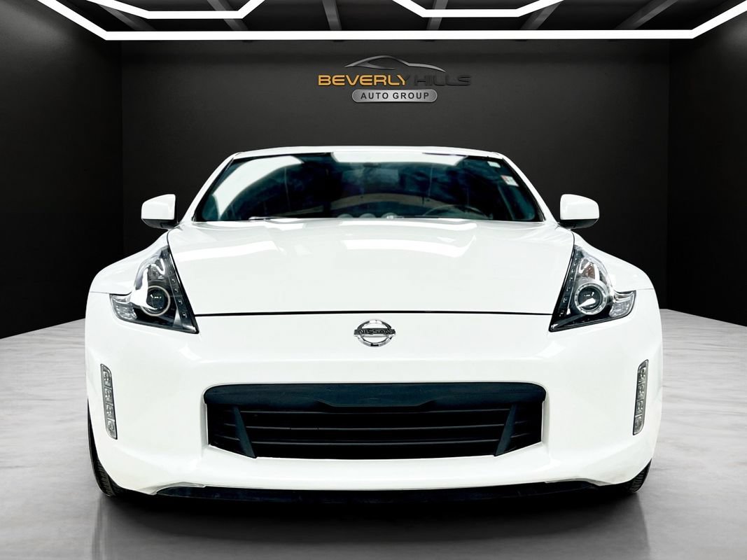 Used 2020 Nissan 370Z Coupe RWD image 8