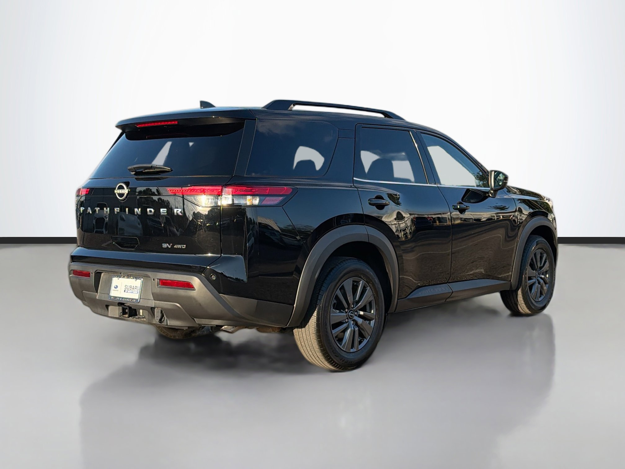 Used 2023 Nissan Pathfinder SV w/ SV Premium Package image 3