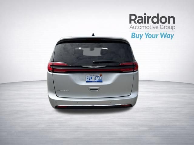 Used 2024 Chrysler Pacifica Touring-L FWD image 6