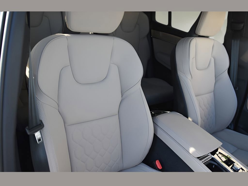 Certified 2026 Volvo XC90 B5 Plus w/ Protection Package Premier image 32