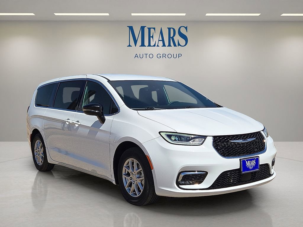 Used 2025 Chrysler Pacifica Select image 7