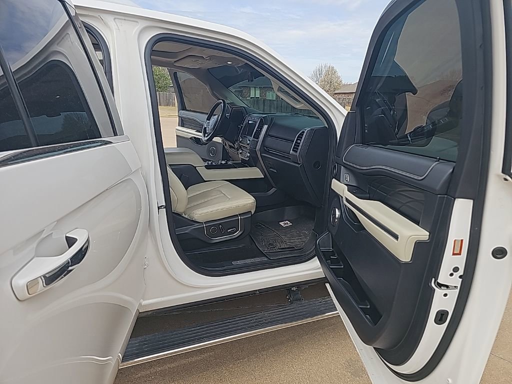 Used 2018 Ford Expedition Platinum image 16