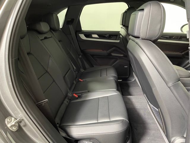 Used 2025 Porsche Cayenne image 22