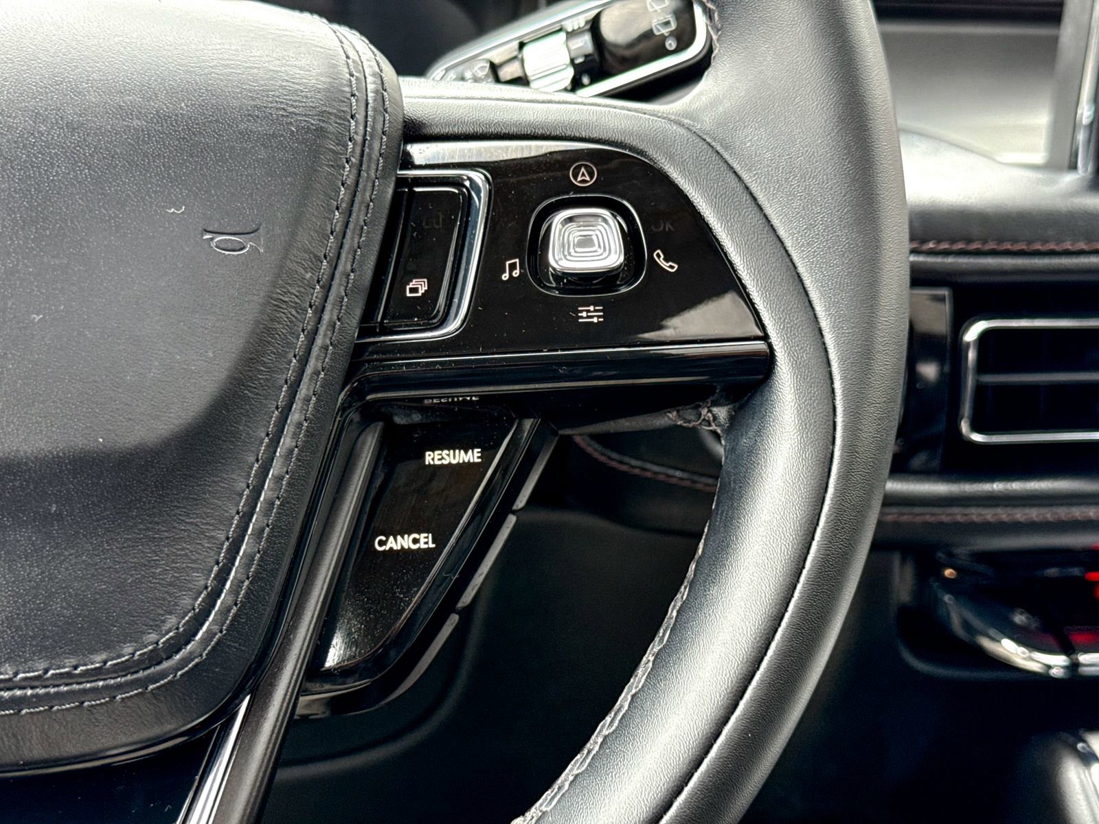 Used 2022 Lincoln Aviator AWD w/ Premium Package image 40