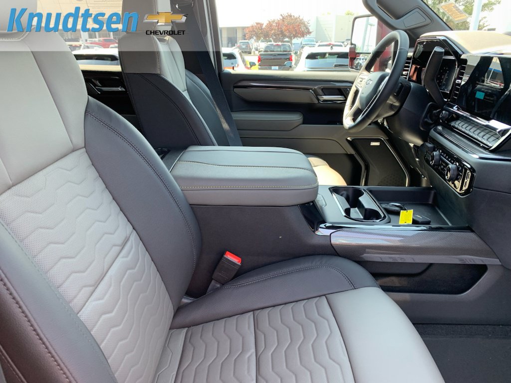 New 2026 Chevrolet Silverado 2500 ZR2 w/ LPO, Dark Essentials Package AWD/4WD image 13
