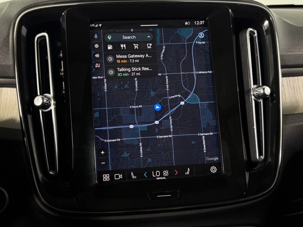 Used 2025 Volvo XC40 B5 Plus image 20