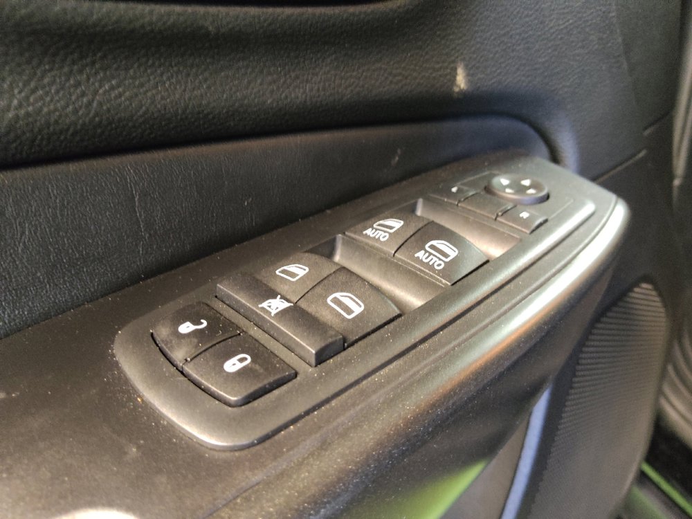 Used 2020 Jeep Cherokee Trailhawk w/ Cold Weather Group AWD/4WD image 27