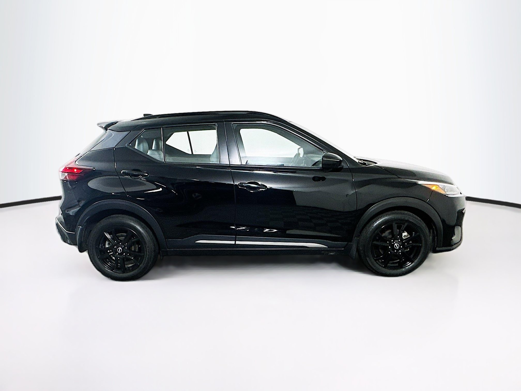 Used 2023 Nissan Kicks SR w/ SR Premium Package FWD image 10