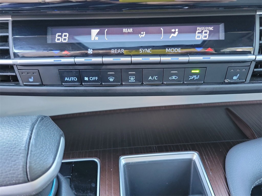 Used 2022 Toyota Sienna XLE image 32