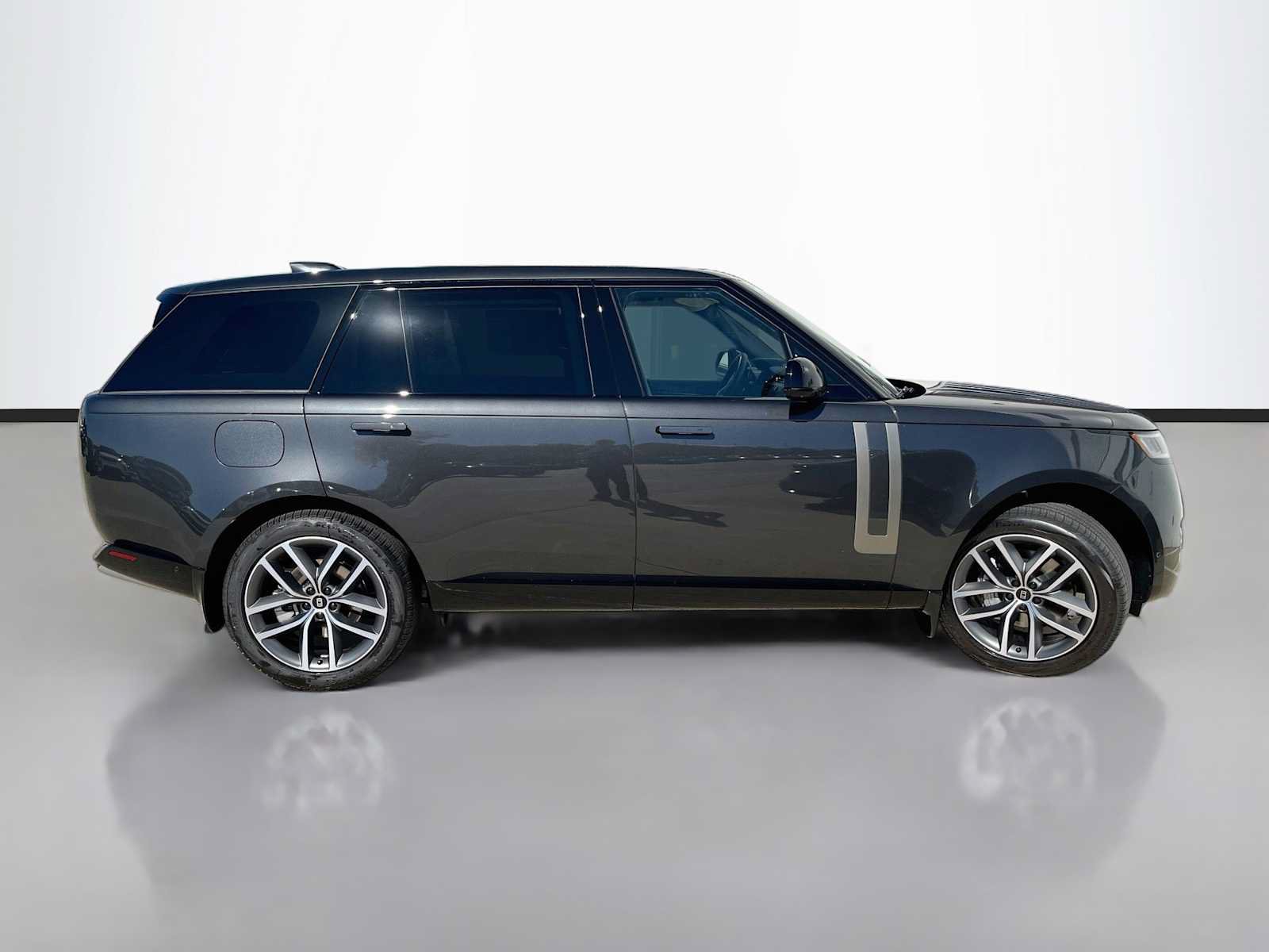 New 2027 Land Rover Range Rover Long Wheelbase SE AWD/4WD image 7