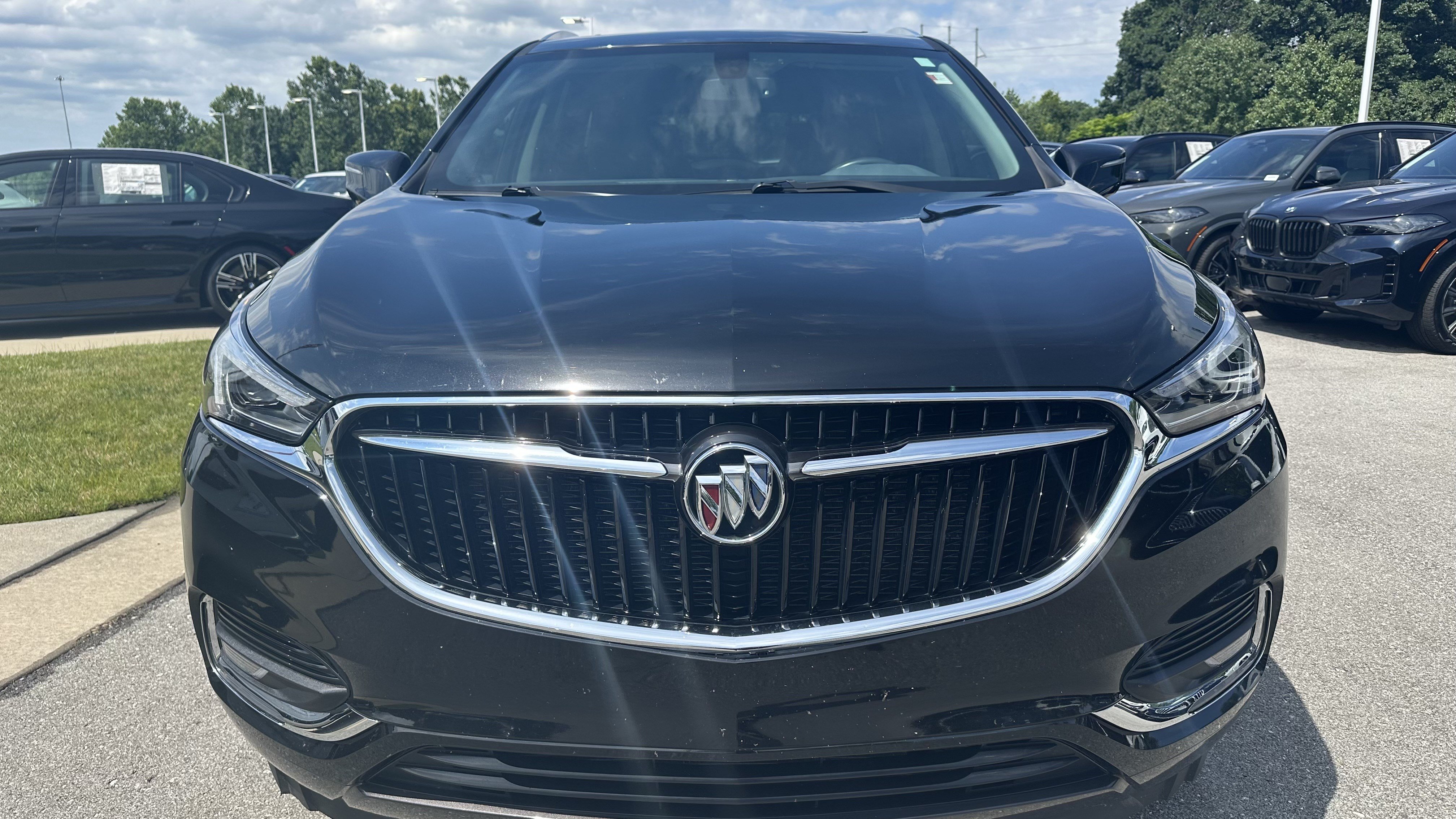 Used 2021 Buick Enclave Essence w/ Sound and Sites Package FWD image 3