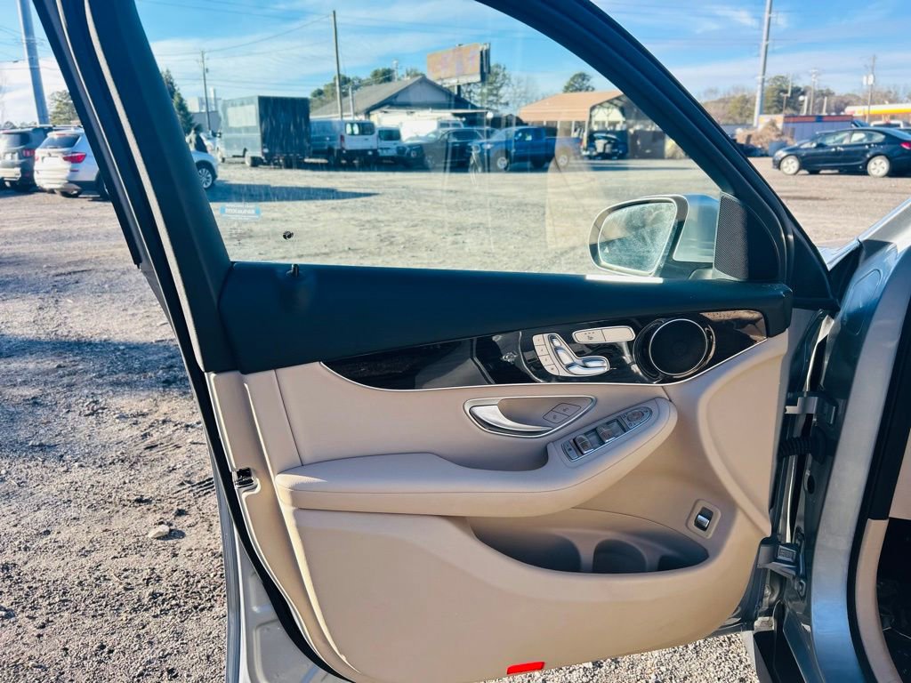 Used 2021 Mercedes-Benz GLC 300 image 17