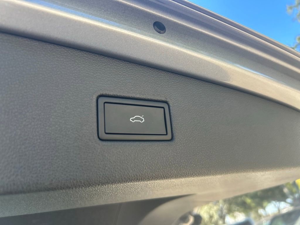 Used 2022 Volkswagen Tiguan SE image 44