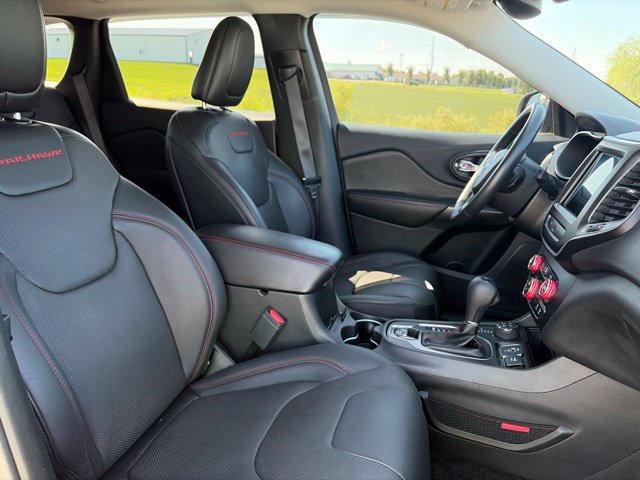 Used 2019 Jeep Cherokee Trailhawk AWD/4WD image 10