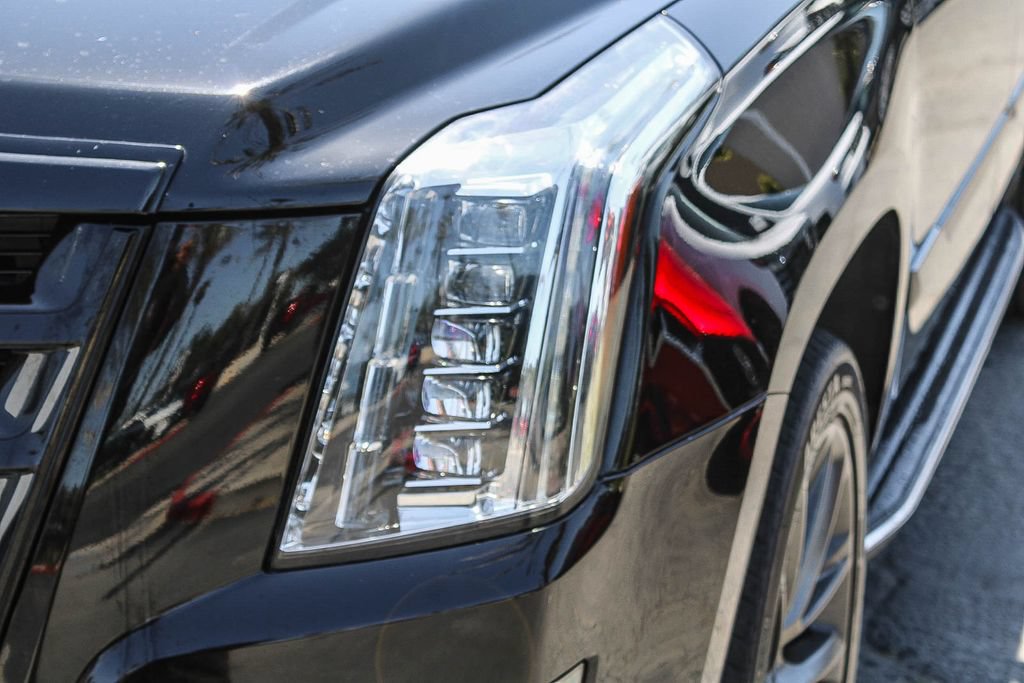 Used 2019 Cadillac Escalade ESV Luxury w/ Escalade Sport Edition AWD/4WD image 8