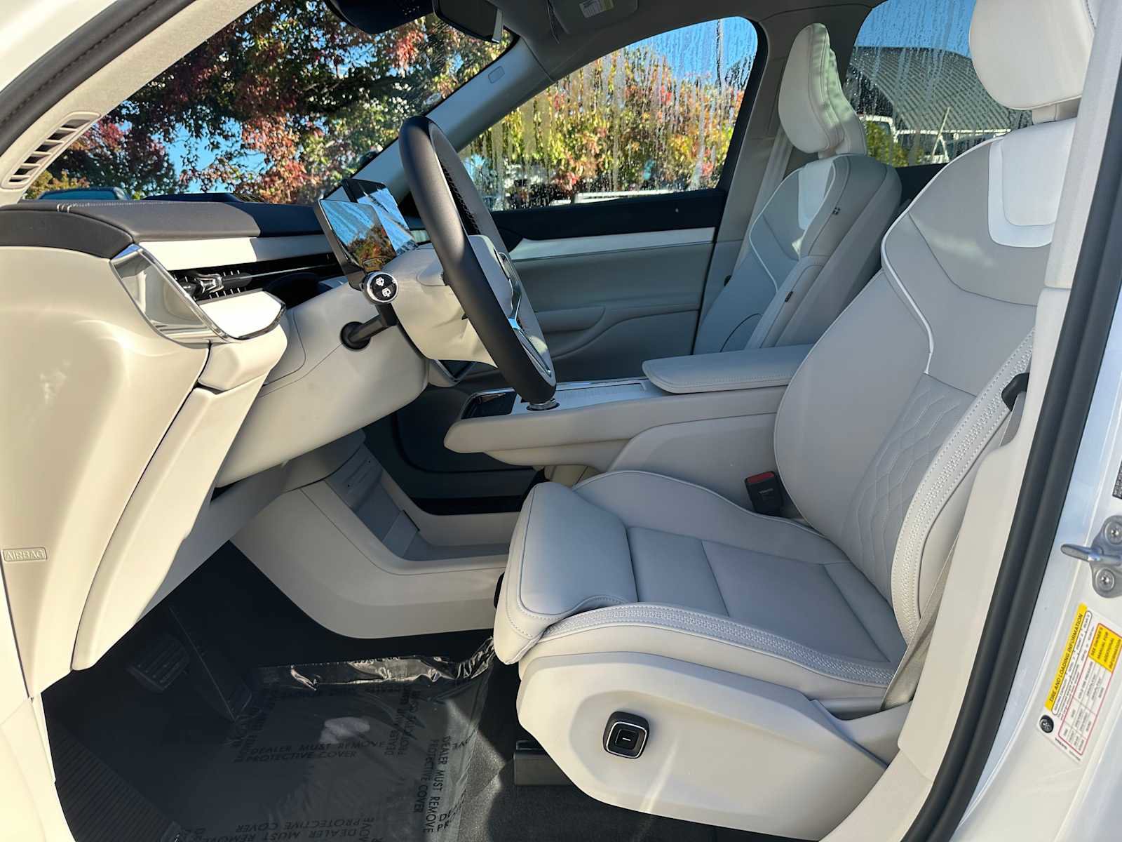 New 2025 Volvo EX90 Plus w/ Protection Package Premier image 20