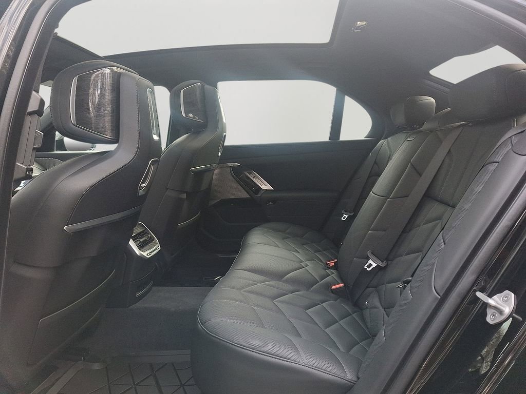 Used 2025 BMW 760i xDrive 760i xDrive w/ Executive Package image 8