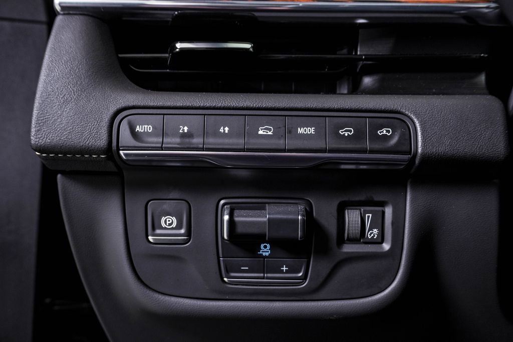 Used 2024 Cadillac Escalade Premium Luxury w/ Performance Package AWD/4WD image 24