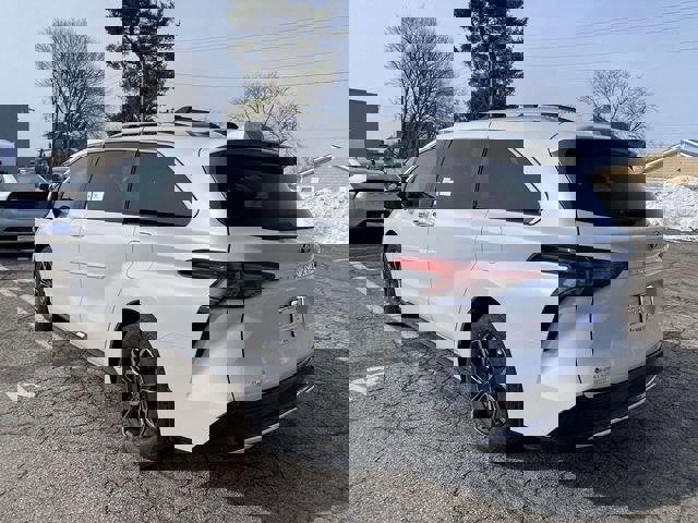 New 2026 Toyota Sienna Platinum image 3