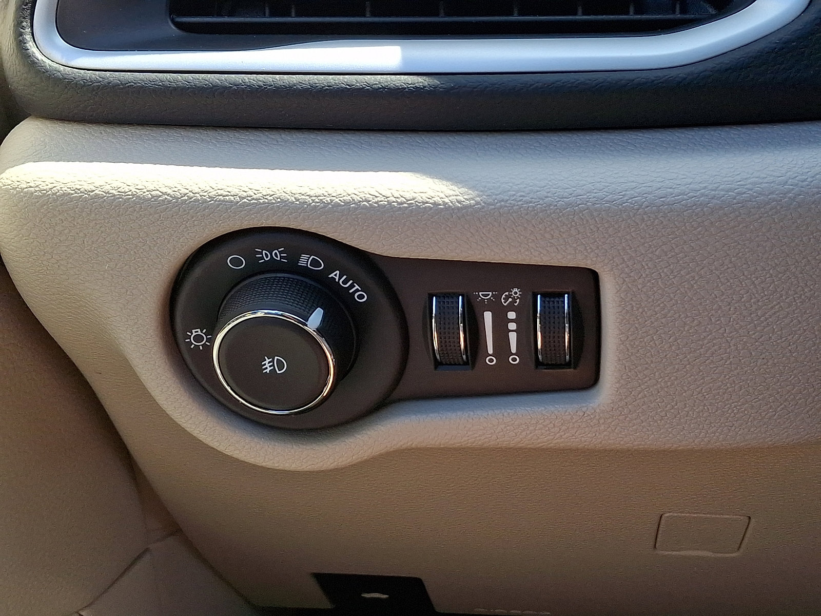 Certified 2023 Chrysler Pacifica Touring-L FWD image 23