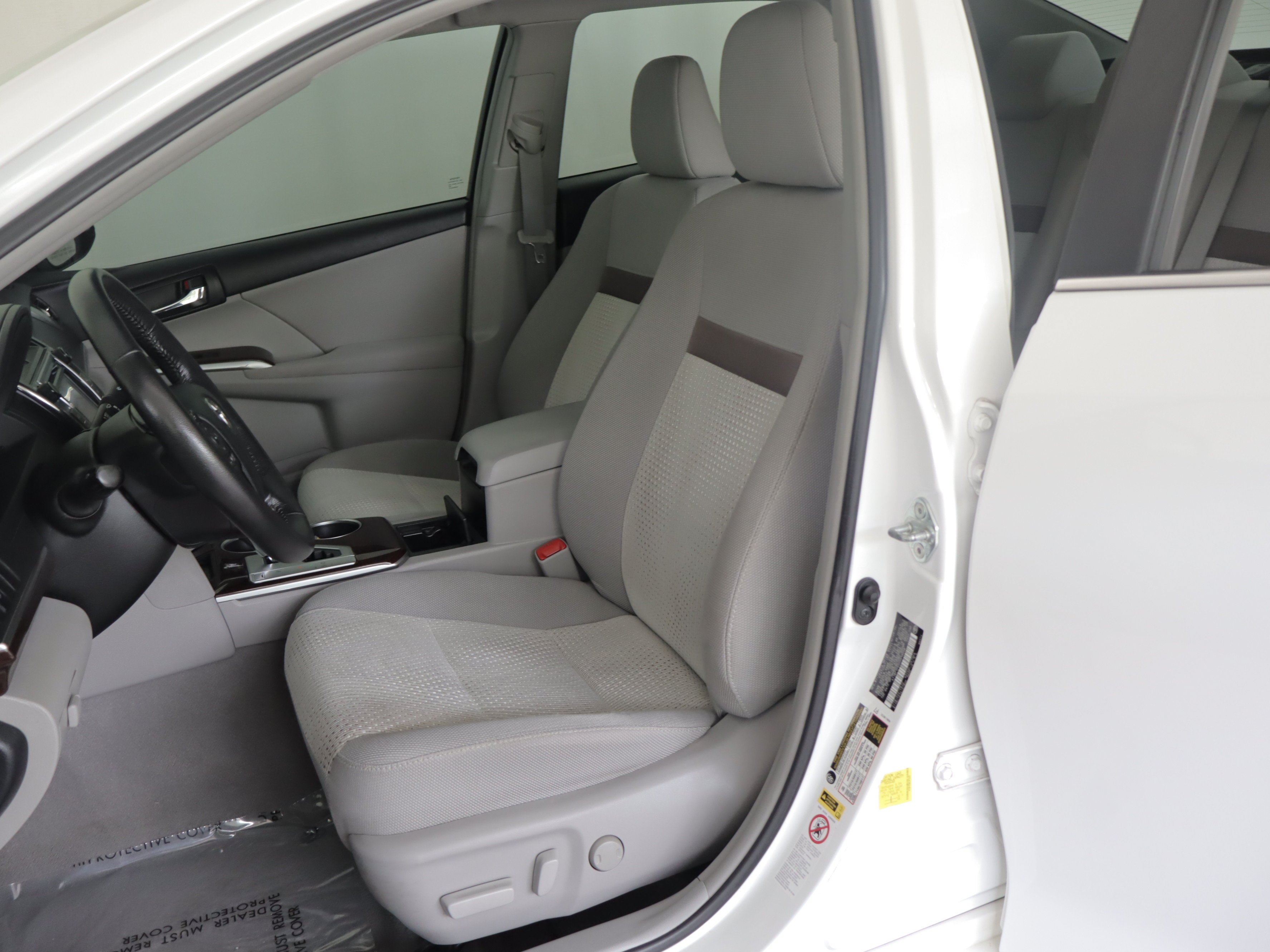 Used 2012 Toyota Camry XLE w/ Convenience Pkg FWD image 8