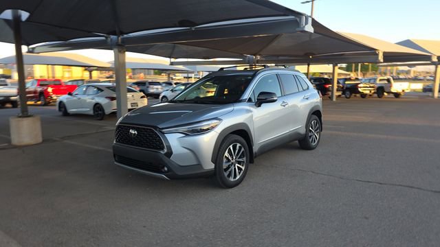 Used 2025 Toyota Corolla Cross XLE w/ Convenience Package image 2