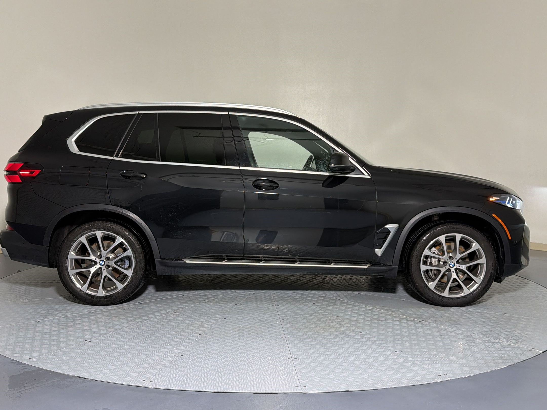 Used 2024 BMW X5 sDrive40i w/ Premium Package RWD image 5