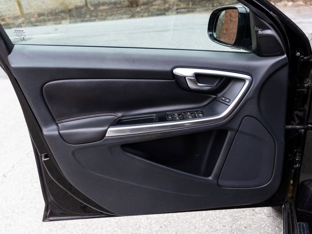 Used 2017 Volvo V60 T5 Cross Country w/ Convenience Package image 15